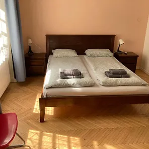 A10 Center Węgry